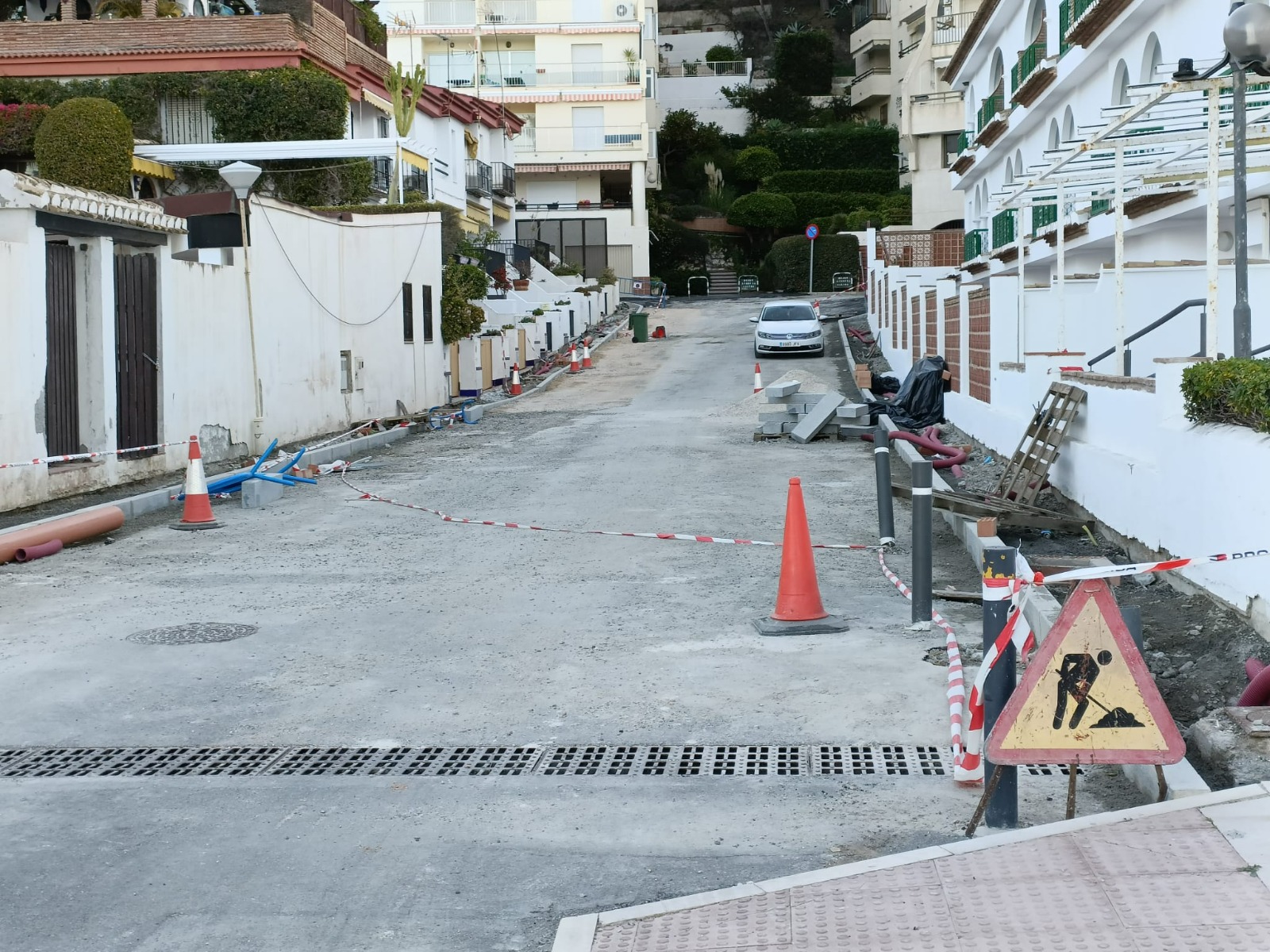 La Herradura mejora el pavimento urbanizacin  y alumbrado  de la  calle Olmo con una inversin de unos 40.000 euros .